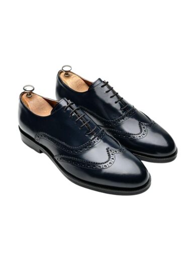 Boyu Uzun Gösteren Ayakkabı