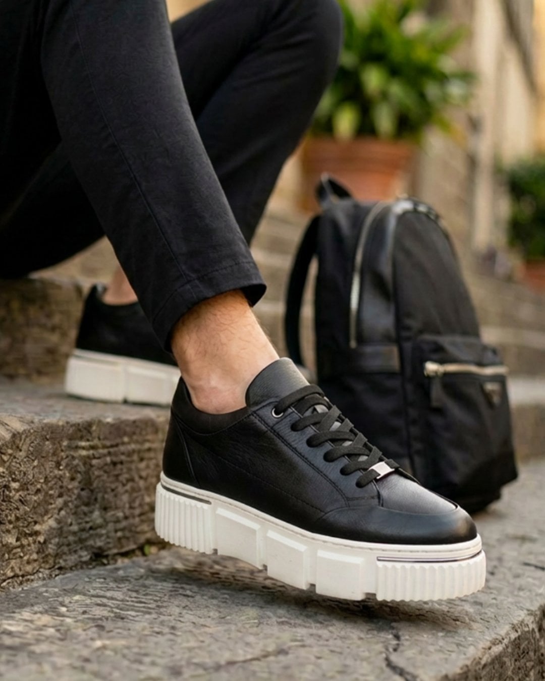 Siyah Deri Kalın Beyaz Tabanlı Boy Uzatan Günlük Sneaker