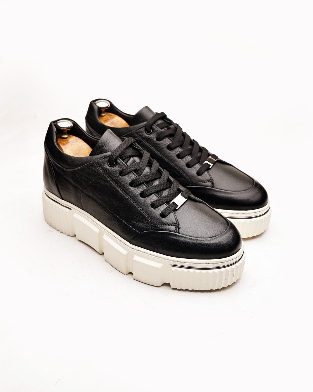 Siyah Deri Kalın Beyaz Tabanlı Boy Uzatan Günlük Sneaker - Görsel 2