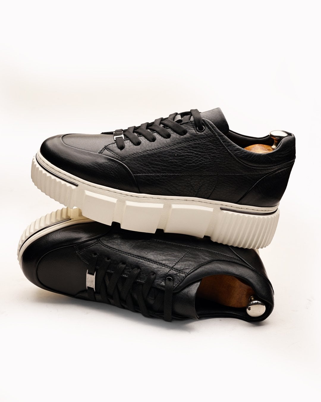 Siyah Deri Kalın Beyaz Tabanlı Boy Uzatan Günlük Sneaker - Görsel 4