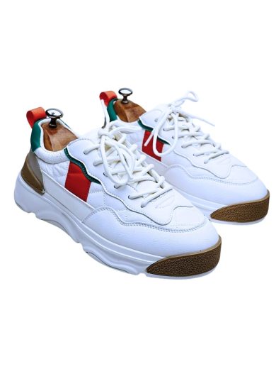 erkek boy uzatan sneaker