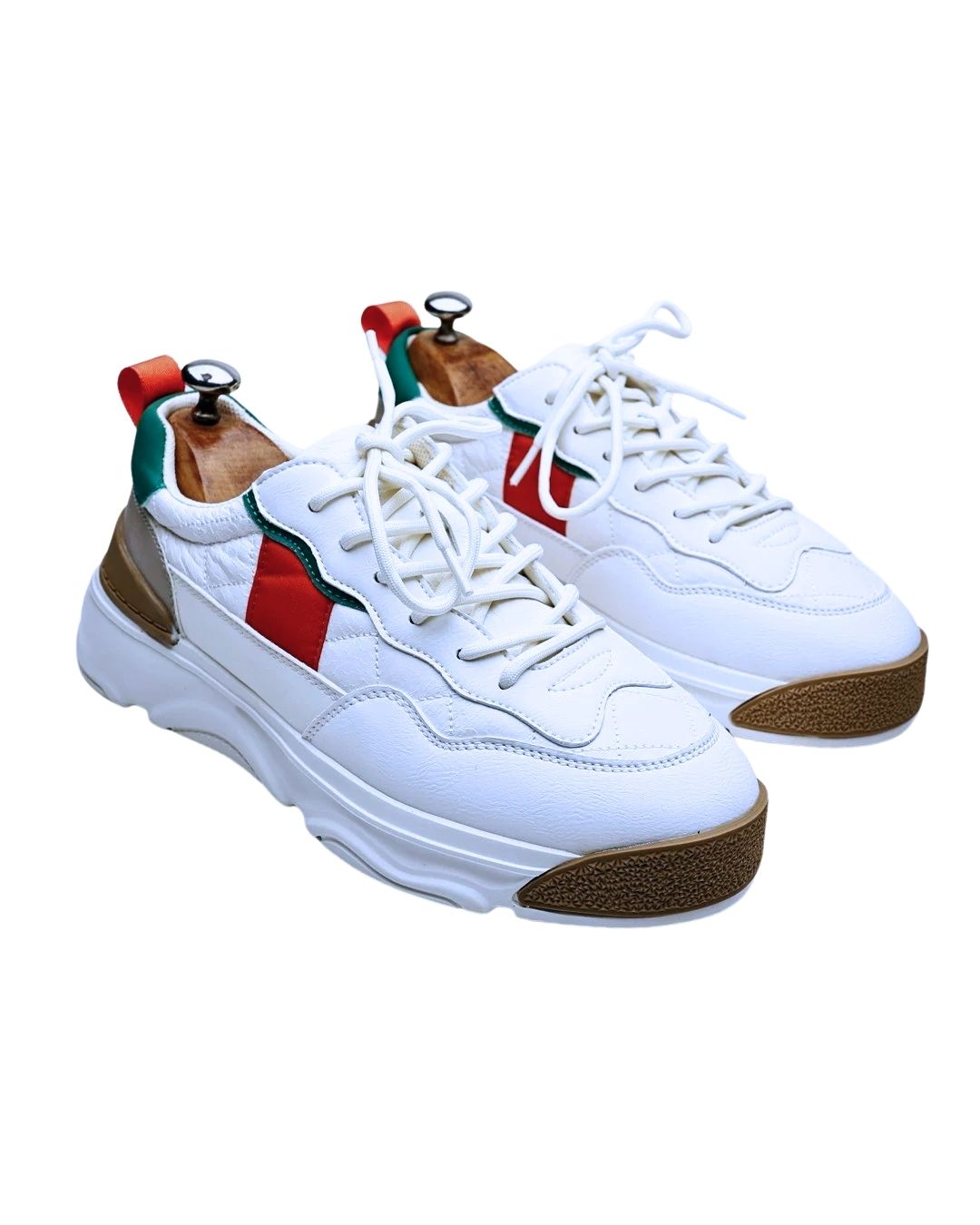 erkek boy uzatan sneaker